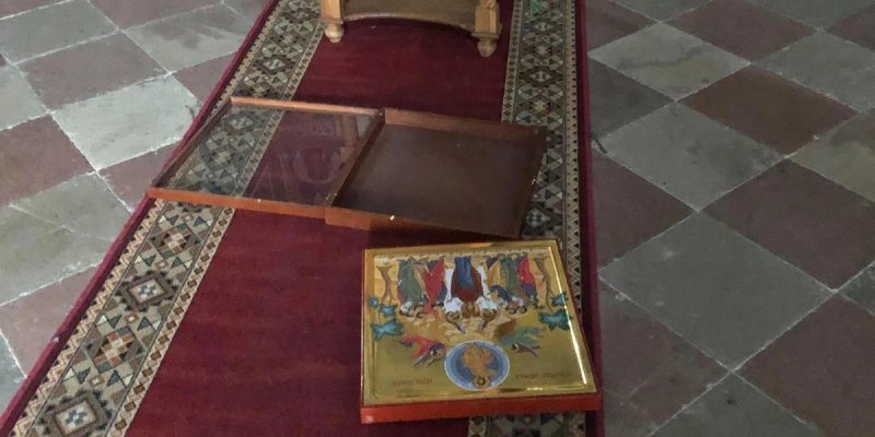 POD OKRILJEM NOĆI Provalili i devastirali šibensku pravoslavnu crkvu