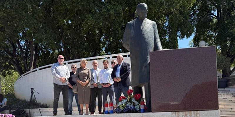 CVIJEĆE I SVIJEĆE ZA TUĐMANA: 'Ja i moji ljudi smo imali ljudskosti napraviti spomenik. HDZ nije imao hrabrosti'