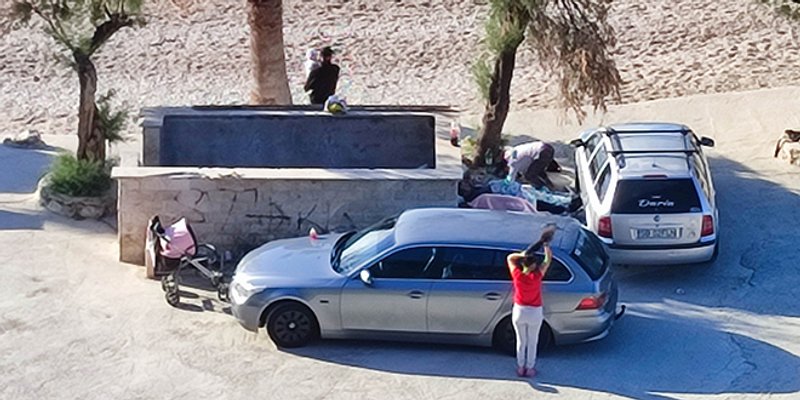 SVE BESPLATNO: Turisti spavaju na Obojenoj, udomaćili se u prvom redu do mora