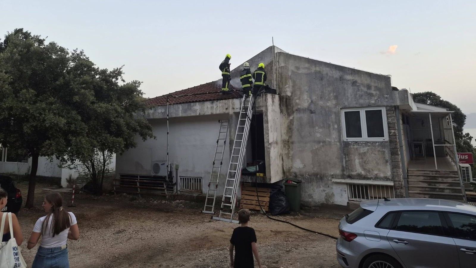Planuo objekt na Makarskoj rivijeri, na intervenciju upućeno više vatrogasnih društava