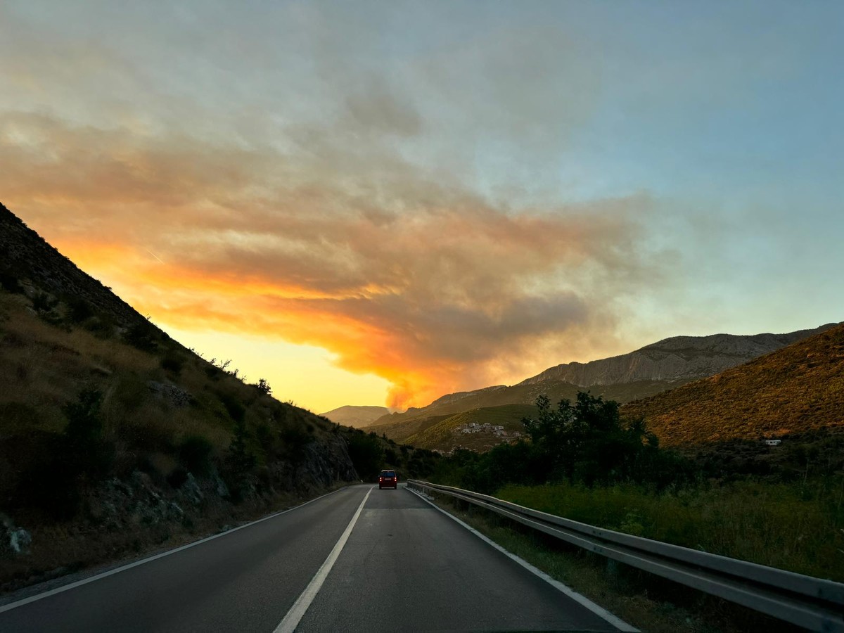FOTO/VIDEO: VELIKI POŽAR U RUPOTINI Tucaković kaže kako nema nikakve ugroze za kuće i ljude