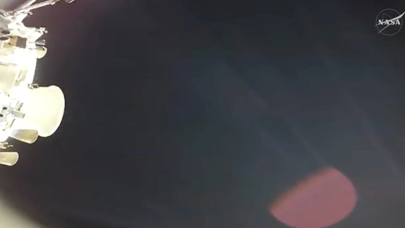 Astronauti dalje od Zemlje nego ikad: NASA-ina letjelica Orion uspješno obavila prelet oko Mjeseca