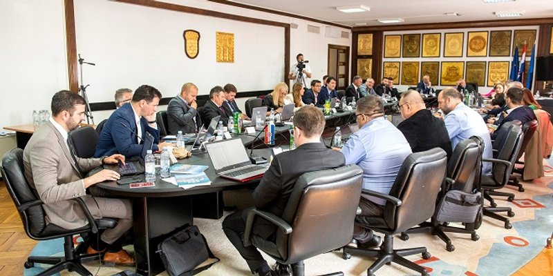 PAPRENO ZRNO SOLI: Predsjednik Gradskog vijeća opravdao luksuzniji ručak lokalnih političara