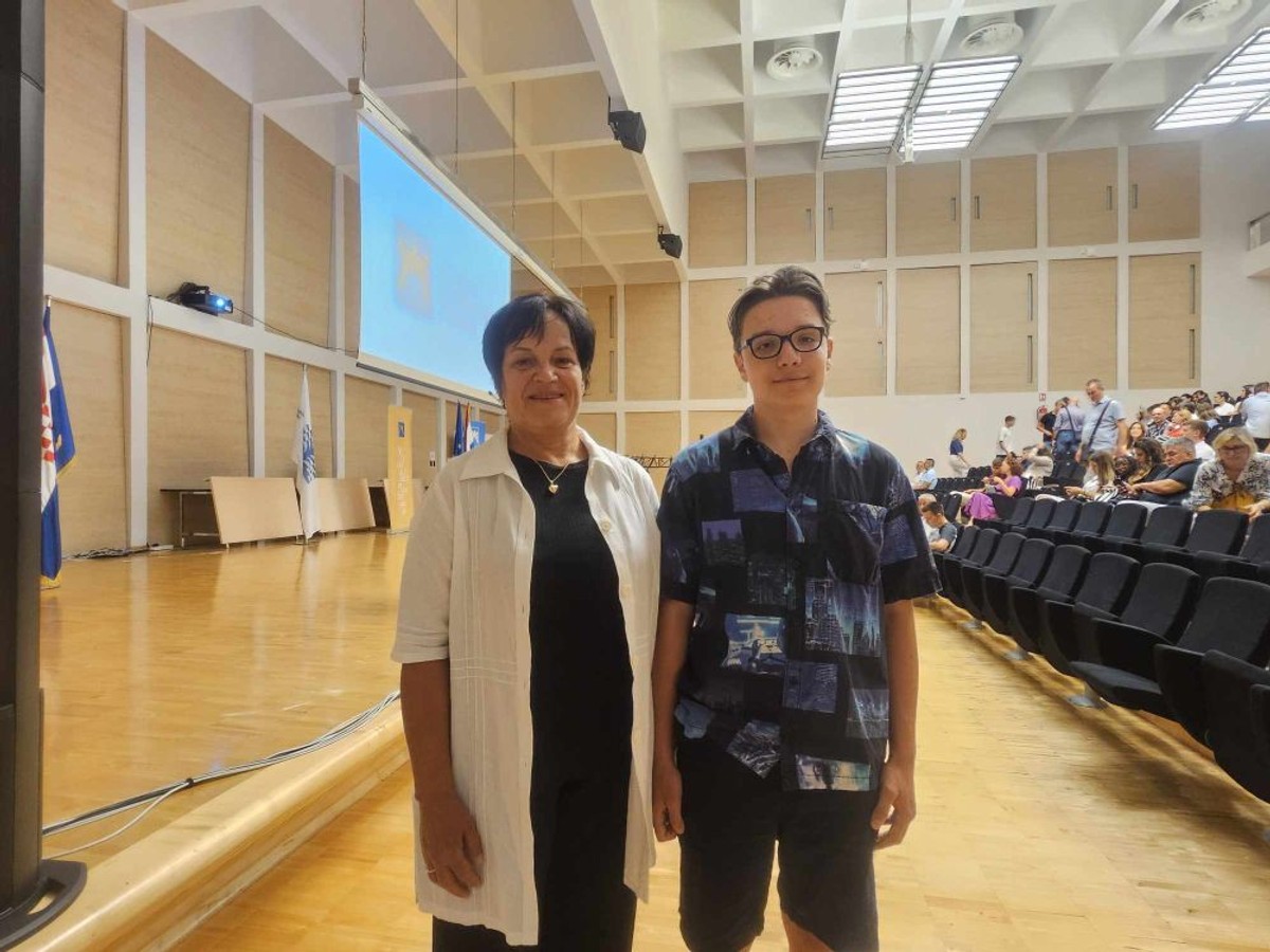 78 TALENTIRANIH Dodijeljene nagrade učenicima i mentorima koji su u prošloj školskoj godini ostvarili uspjeh na natjecanjima