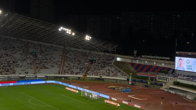 Zvižduci Garciji, ovacije Livaji
