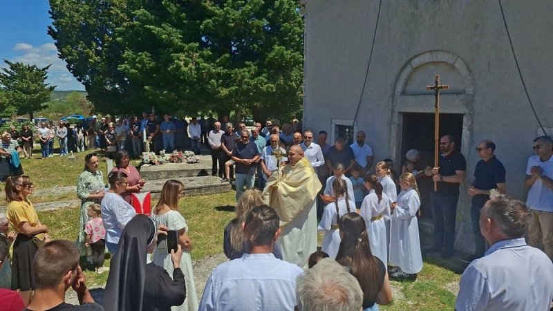 FOTOGALERIJA Svečanim misnim slavljem proslavljena svetkovina Tijelova u Vukšiću