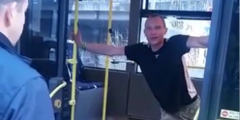 Kaštelanin koji je drogiran razbijao autobus pušten na slobodu, Prometu mora platiti 40 tisuća kuna štete