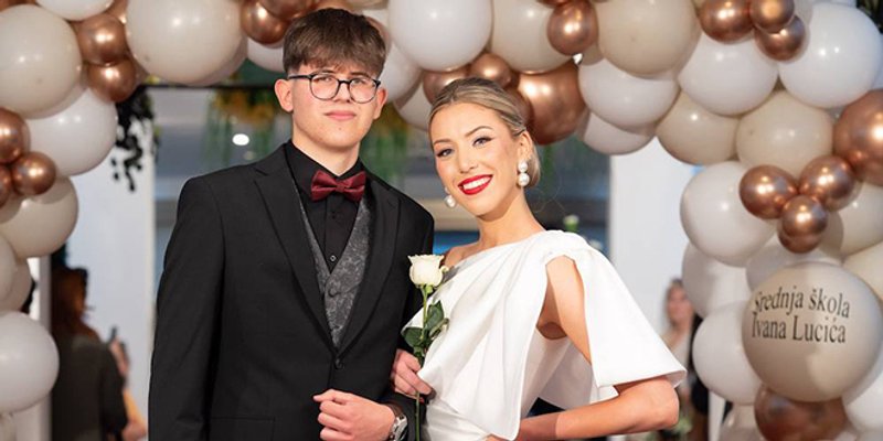 FOTO/VIDEO Maturalna večer Srednje škole Ivana Lucića u Trogiru