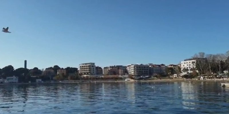 VIDEO Hrabri kupač zaplivao na Bačvicama