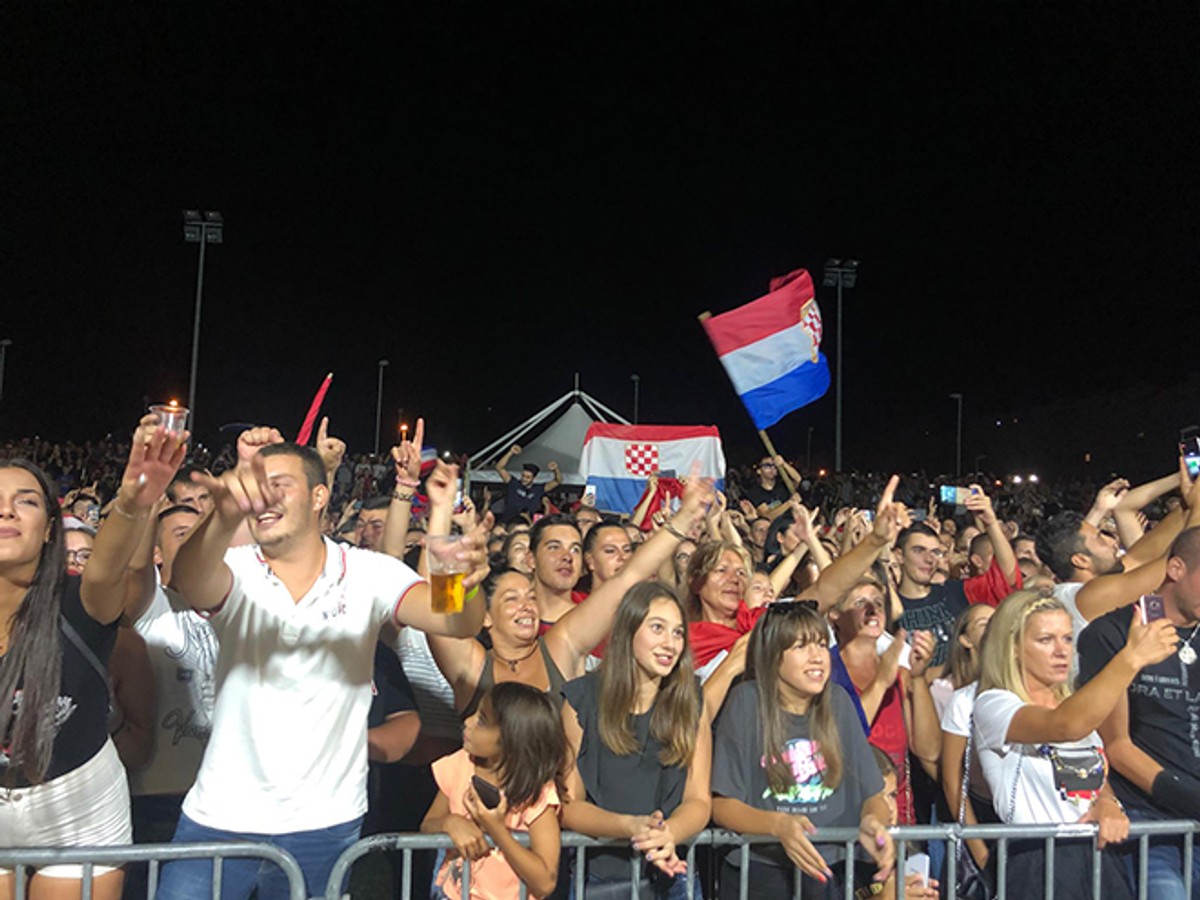 ZAVRŠIO KONCERT U SOLINU Thompson: Nekima je sporna 'Bojna Čavoglave', sporna je njima i hrvatska država!