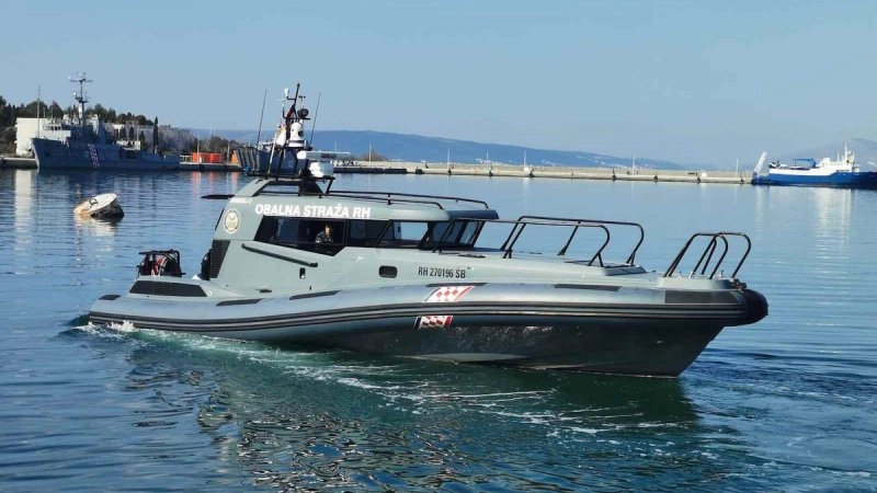 FOTO/VIDEO: U Lori svečana primopredaja dva gumenjaka, Anušić komentirao srpske rakete: 'Nadam se da će ostati u skladištu, gdje im je i mjesto'