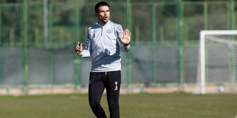 U službenom zapisniku je ipak netko drugi glavni trener Hajduka