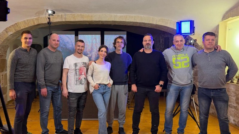 VIDEO Splitska grupa Viva predstavlja pjesmu 'Vridilo se molit'