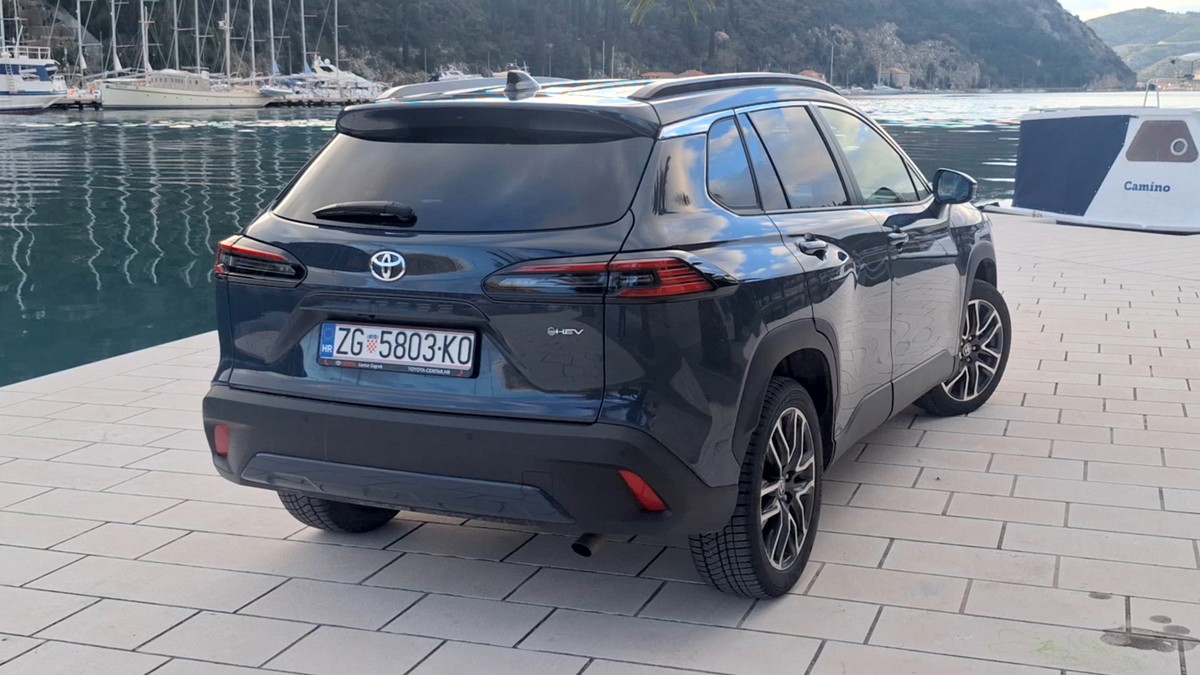 [TEST AUTA] Toyota Corolla Cross Executive 2.0: Struja je budućnost, ali ovaj pogon vlada danas