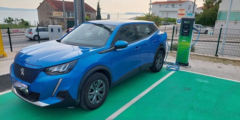 Podstrana dobila prvu punionicu za električna vozila