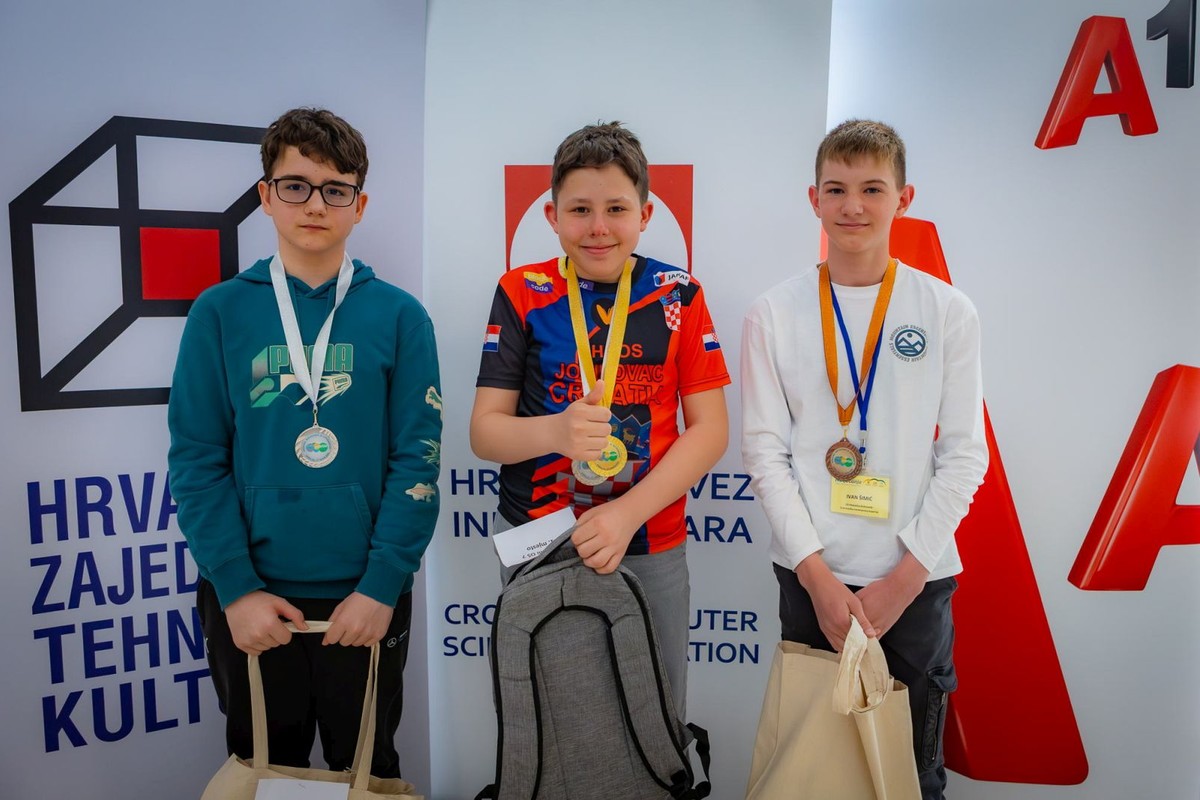 FOTOGALERIJA Ivan Šimić iz OŠ Mokošica osvojio treće mjesto na državnom natjecanju iz informatike