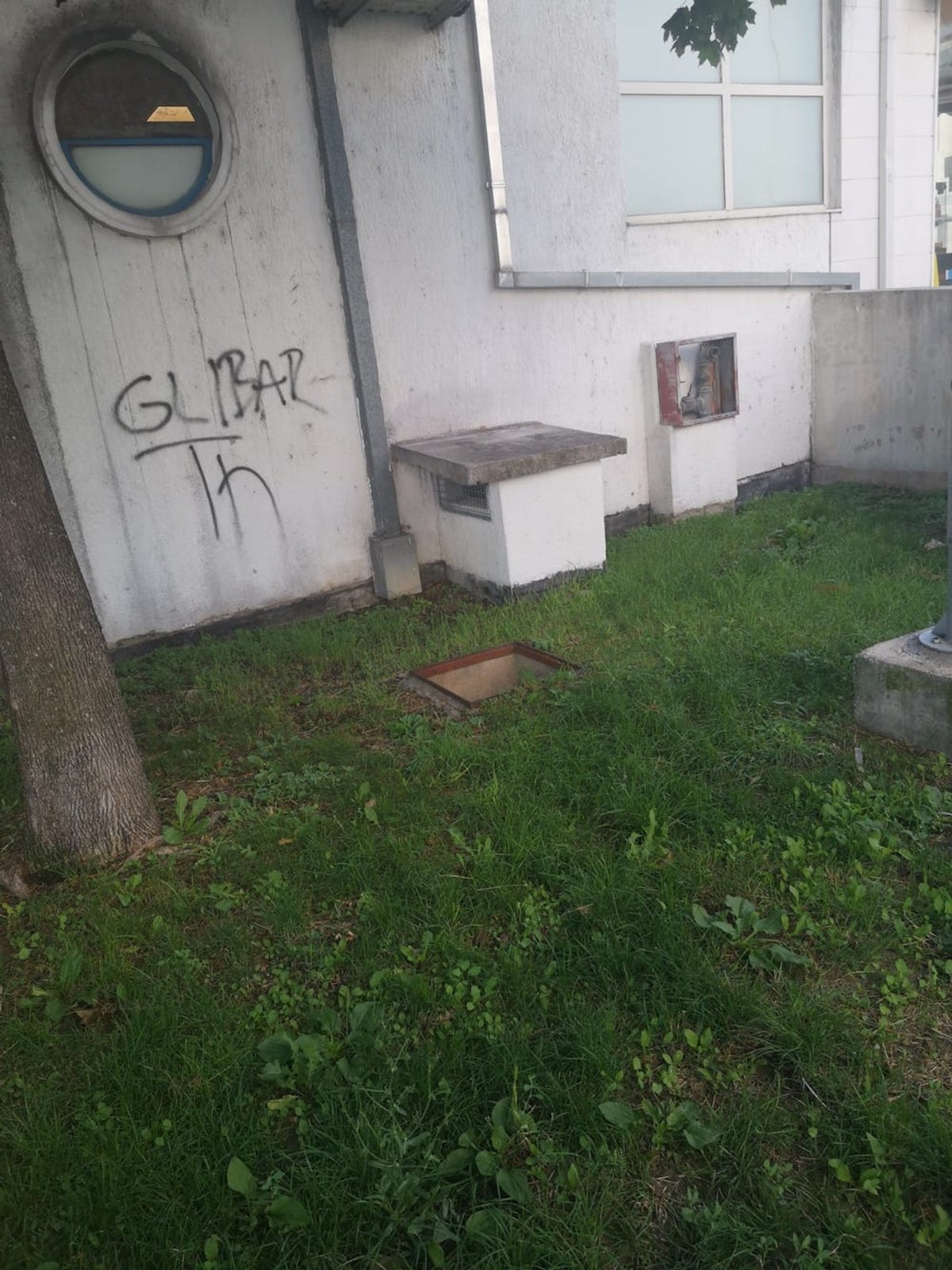 STRAŠNO Sedmogodišnji dječak upao u rupu na Pujankama