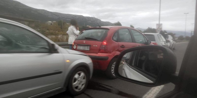 ČETIRI AUTA Lančani sudar na brzoj cesti Kaštela-Solin