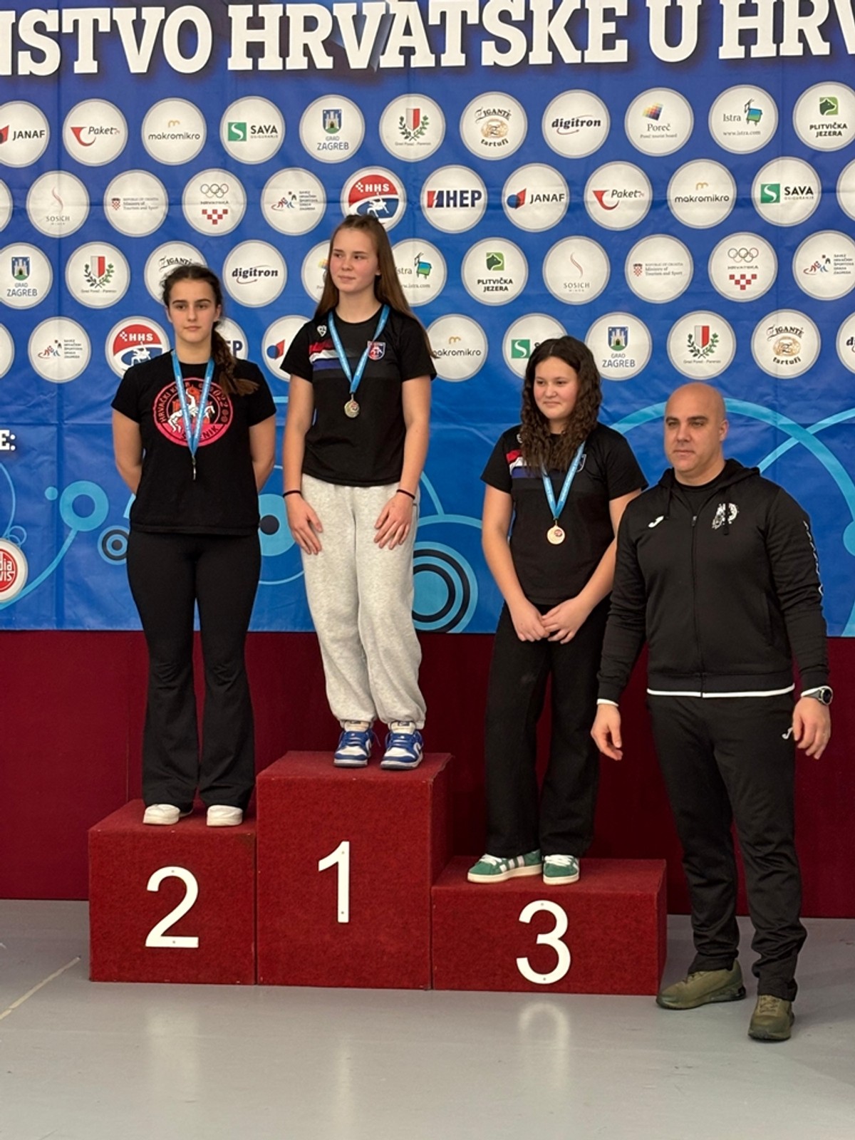 Povijesni uspjeh šibenskih hrvačica na Prvenstvu Hrvatske u Koprivnici