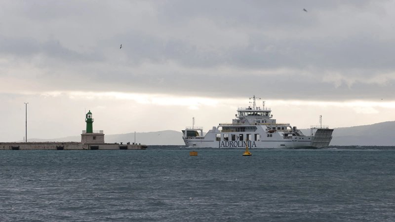 Jak vjetar zaustavio više trajektnih i katamaranskih linija na Jadranu