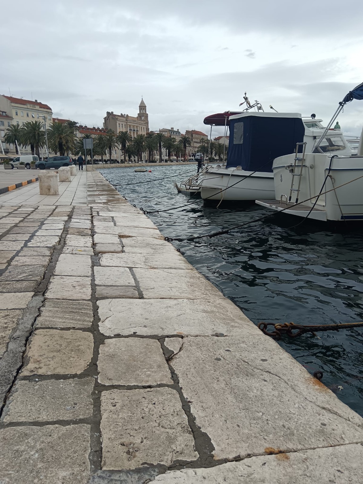 VIDEO: ŠTETA NA MATEJUŠKI Propao komad šetnice, 'utonula' je u more