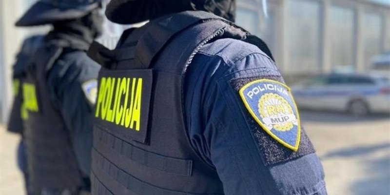PRIČA IZ KRANJČEVIĆEVE Javila nam se djevojka koja je udarena pendrekom i poprskana suzavcem, evo što nam je rekla...