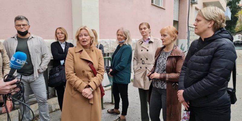 Djelatnici Trgovačkog suda pred zgradom: Covid potvrdama krše se ustavna prava