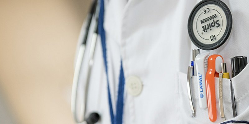 Korumpirani doktor i hrabra rodbina