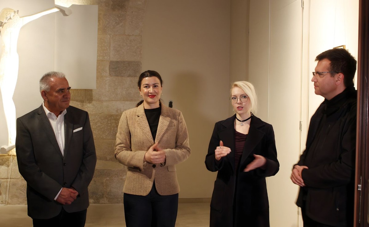 FOTOGALERIJA Otvorena izložba 'Kiparski izričaji vjere' Damira Mataušića