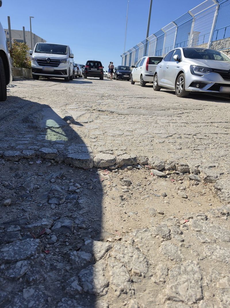 FOTO/VIDEO Uvala Zenta izgleda kao mozaik razbijenog asfalta: 'Ajme mene, vidi kolike su rupe'