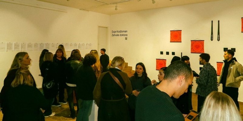 FOTOGALERIJA Otvorena izložba Duje Kodžomana 'Zahvale doktora'