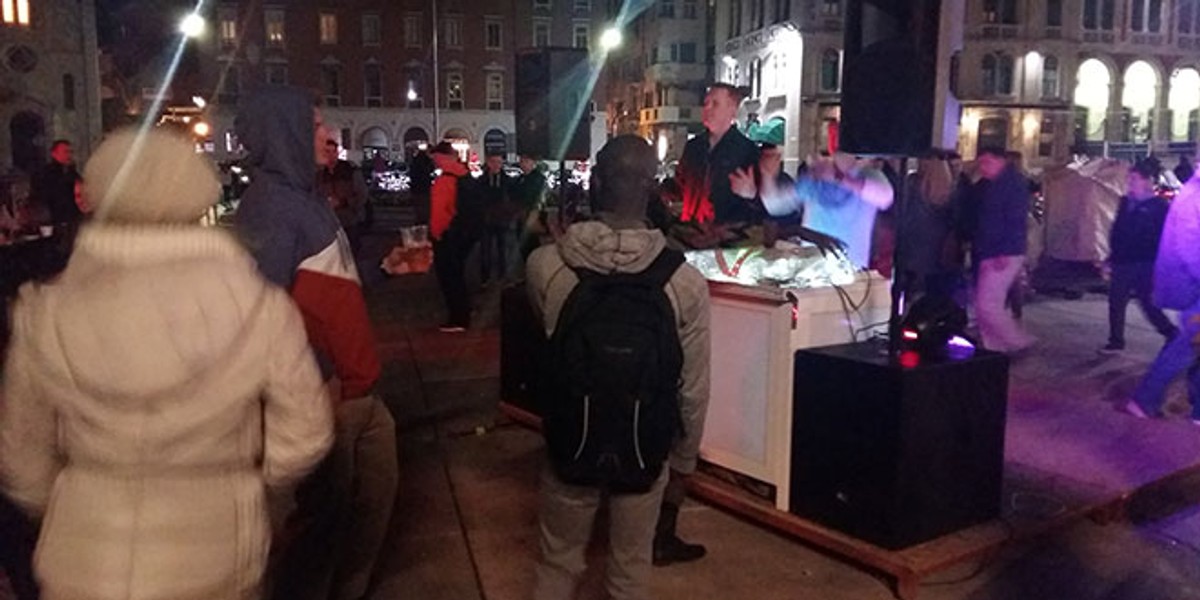 UŽIVO S KUĆICA: Pjaca kao iz bajke, na Rivi je službeni jezik engleski