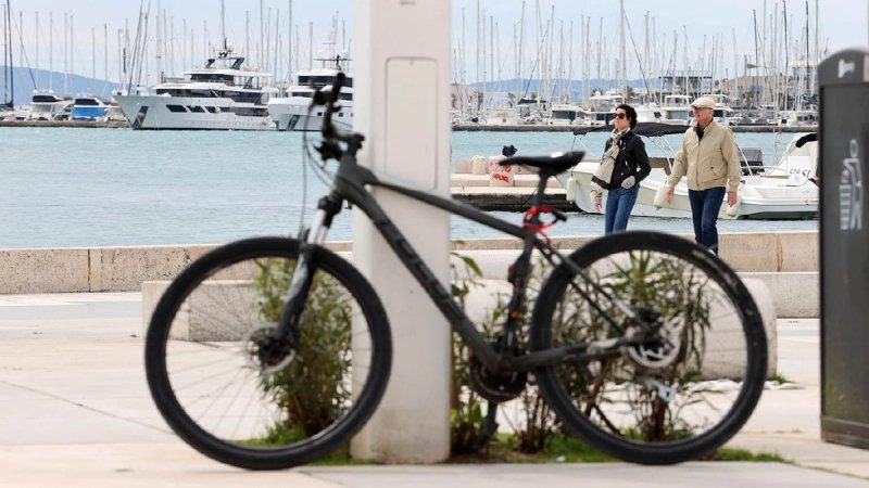 riva split zima oblačno