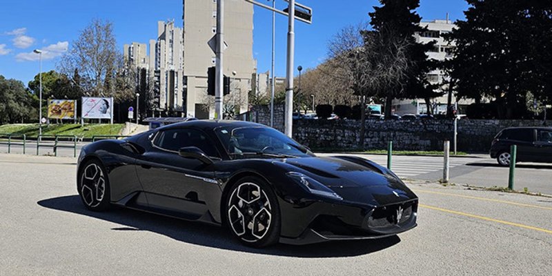 Ima se, može se: Skupi Maserati zabljesnuo na Poljudu
