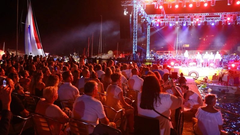 Manifestacija 'Trag u beskraju' i ove godine u Veloj Luci, među izvođačima i Jakov Jozinović