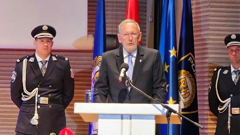 Božinović: U najtežim trenucima država vrlo često ima lice policajca 