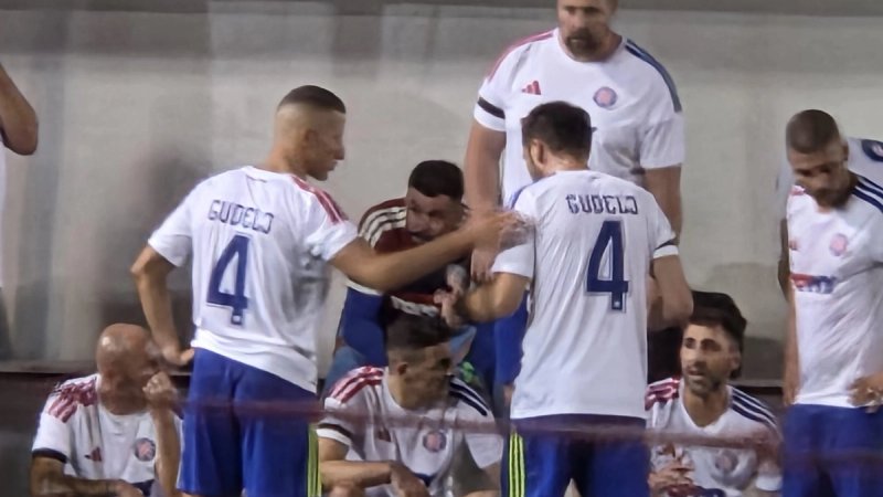 TORCIDA KUP: Veterani Hajduka nastupili u posebnim dresovima, finale izgubili golom Drage Gabrića u zadnjoj sekundi