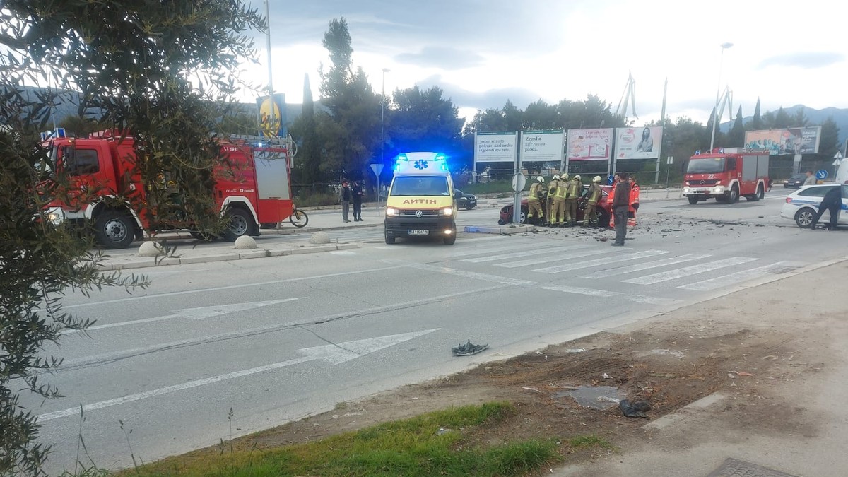 PROMETNA U SPLITU Sudjelovao i policijski automobil