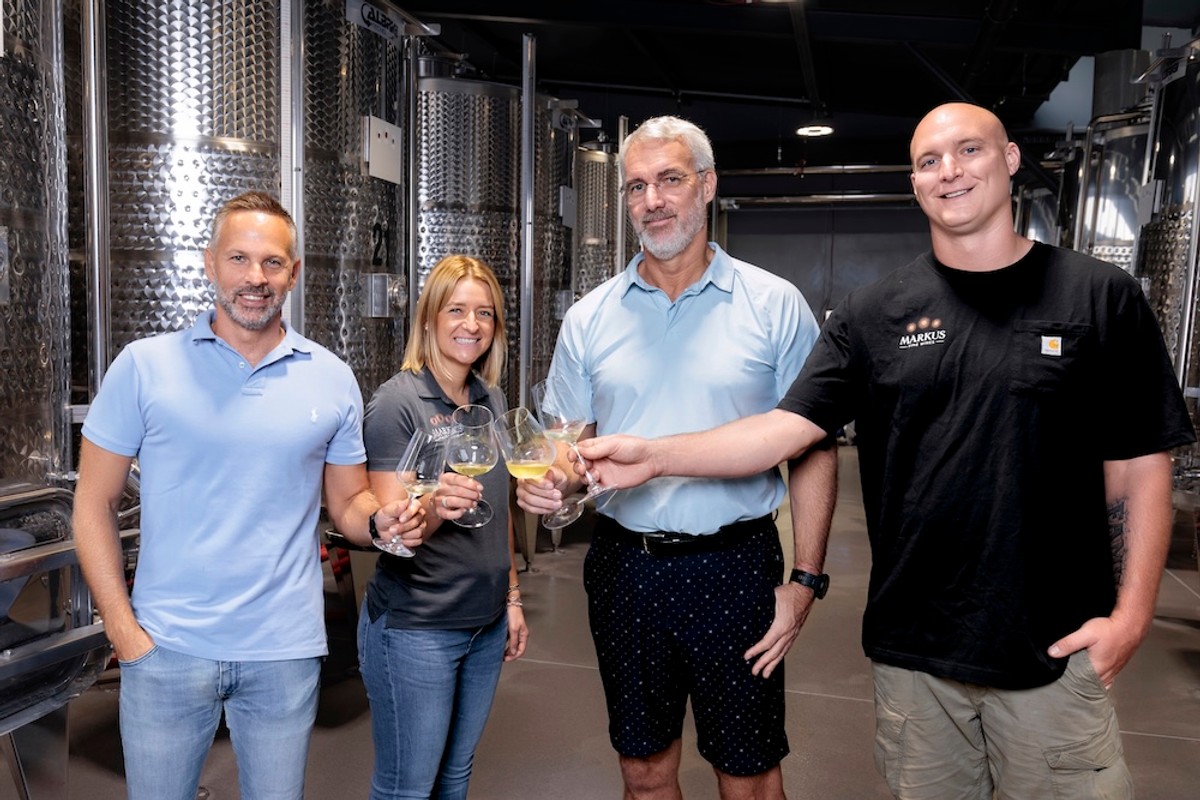 FOTO Vinarija Markus odradila je prvu berbu na Šolti: Kadrovi su impresivni