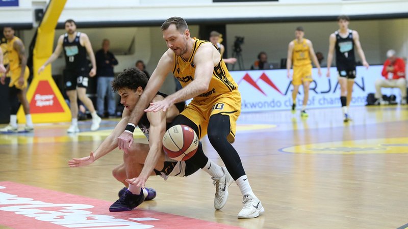 KO(Š)MENTAR: Bolno otrežnjenje, obrana nepopravljivo 'šuplja', slijedi borba za opstanak