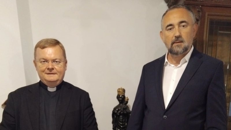 Mons. Dario Paviša gostuje u emisiji 'Pozitivno' na HTV-u