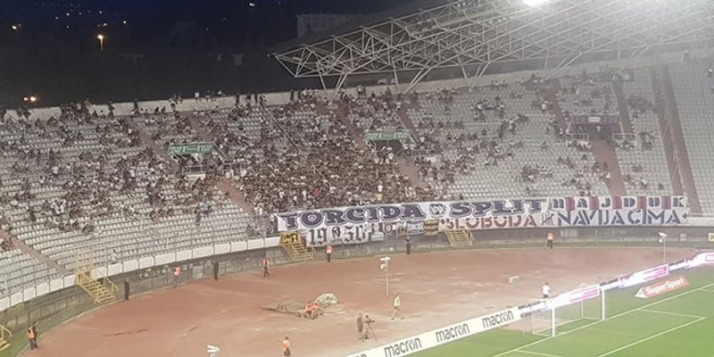 ROMANTIKA NA POLJUDU Pala prosidba usred utakmice