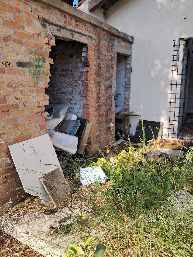Na splitskim Brdima napuštene su se kuće pretvorile u javno-zdravstveni problem