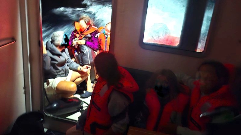 Nevrijeme kod Hvara: Spašeno 12 osoba s nasukane jedrilice, među njima šestero djece