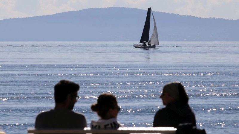 U Dalmaciji sunčano s burom koja će slabiti krajem dana