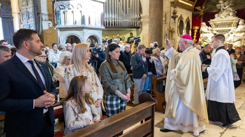 Nadbiskup Križić prevodio svečanu misu na Uskrs u katedrali sv. Dujma