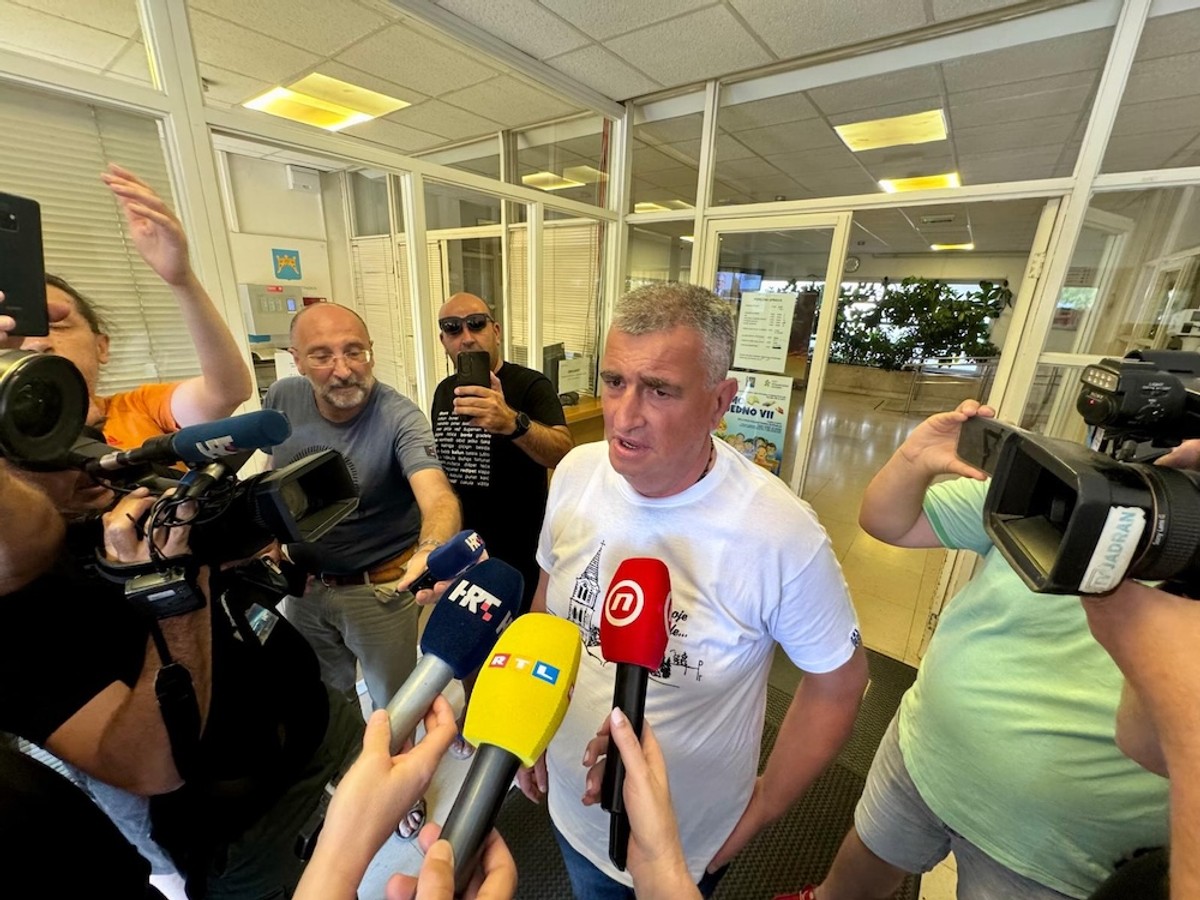 Bulj dovezao smeće u Split | foto: Veljko Martinović