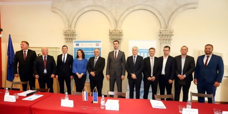 RADOVI VRIJEDNI 409 MILIJUNA Kanalizacijski priključak dobit će 4000 stanovnika Solina, Podstrane, Klisa i Dugopolja, a vodovodni njih 800