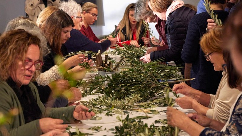 Uskrsna radionica u Kaštel Sućurcu: pletenje maslinovih grančica, palmi i izrada barabana