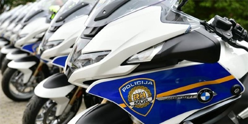 ZAVRŠIO U ZATVORU Mladi motociklist vozio pod utjecajem alkohola, bez vozačke i registarske pločice, odbio test na droge